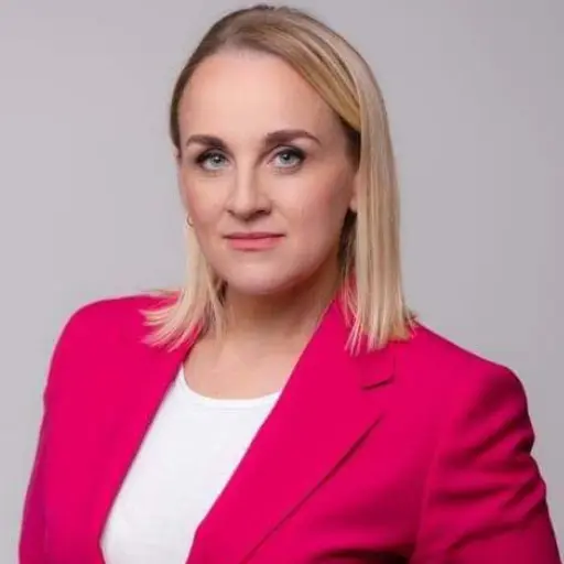 Karolina Skonieczna-Żydecka pozuje do zdjęcia