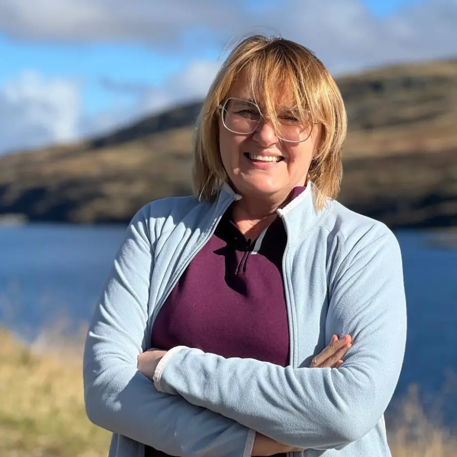 Profesor Ewa Stachowska pozuje do zdjęcia.